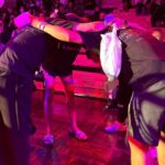 Kanon Miyahara Instagram - #RISE167 ありがとうございました！ 今回R-1SE Force2023として お披露目の日でもありましたが 個人的にデビュー戦の日ということもあり 忘れられない日になりました。 少し長くなりますが読んでくれると うれしいです！！ 10月から始まったRISES TUDIO内の 「宮原華音のRISEファイターに私はなる！」 のコーナーで試合への道がスタートし ぶっちゃけ本当に後楽園という 素晴らしい舞台に立てるとは思いもしませんでした。 約1年前からもっと格闘技を知りたいと思い TARGET SHIBUYAに通い始め 最初は週1行けたらいいくらいのペースで 気持ちよく体を動かしてました。 いつの間にか週3.4と増えていき 試合が決まってからは仕事でどうしても行けない日 以外は毎日通いました。 プロ練に混ぜてもらい始めて1発目の練習で ボコボコにされ始めてダウン寸前まで行き 怖くていきたくない日が続きました。 ぶっちゃけ逃げてた部分もあります。 でも試合で負けたくない。絶対に勝ちたい 自信持って4月21日後楽園にで試合をしたい そんな思いからプロ練でみなさんに鍛えていただき 久しぶりに坂道ダッシュもしたり 空手部時代を思い出しました。 小学2年生から始めた空手で全国の舞台も 世界の舞台も経験しましたが怪我も多く 一線で試合をし続けること諦めた16歳 そして芸能の道で生きていくと決めた16歳 まさか10年後またキックボクシングで 試合をするとは思ってもいませんでした。 この試合は相手の金子選手が 受けてくださって成り立った試合です。 本当にありがとうございました！ 試合後お話しさせていただき 本当に素敵な方と試合ができたなと思いました。 辛いこともあるし明日が怖くなることもあるけど 生きてさえいればきっといいこと訪れるし 自分の気持ち、行動次第でこれからの人生は 変えられると私は思ってます。 たくさんの方が応援してくださり 本当に私は幸せものだと実感しました✨ この試合を見てすこしでも元気をもらったり 勇気をもらった方がいたらいいな〜… これからのことはひとまず考えず ゆっくり友達に会ったり美味しいもの食べたり しっかりお仕事もしたいと思います😊 伊藤代表をはじめ RISE関係者の皆様 応援してくださったみなさま 本当にありがとうございました！！！ ラウンドガールとしても すぐリング上に戻って来れて 本当によかったー🤍🤍 2023年4月21日(金) 宮原華音