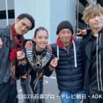 Kanon Miyahara Instagram - 写真連投します！！ 監督と愉快な仲間たち💪❤️‍🔥 クロトー２週連続トレンド入り ありがとうございます！ 最後まで魂込めてクロトー演じさせていただきます🔥 #仮面ライダーガッチャード #kamenrider #冥黒の三姉妹 #クロトー #坂本浩一監督