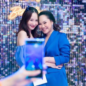 Kanya Rattanapetch Instagram - Happy Birthday to Sissy @saiisissy ยิ่งรุ้จักพี่ทราย ยิ่งรุ้สึกว่าตัวเองแก่55555 น่าจะมี 18 ปีได้ ที่รุ้จักกัน 😅😅