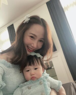 Kanya Rattanapetch Instagram - วันนี้มู๋โดนปลุกมาแต่งตัวแต่เช้าเลยคะ หน้าตาเลยบูดๆๆหน่อย😂😂