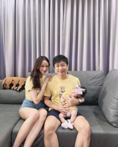 Kanya Rattanapetch Instagram - Happy Holidays วันนี้น้าปูน @ppooonnnn มาเยี่ยม หนูเนเน่หลับตลอดเลยค่าาา😅😅