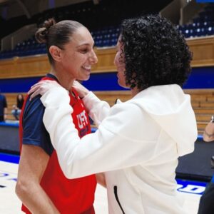 Kara Lawson Instagram - The Sisterhood 🫶🏽 USABWNT