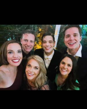 Kara Lindsay Instagram - Gatsby Opening Night 4/25 JJ cheer squad.
@jeremymjordan is truly unreal. Do not miss his flawless performance in @bwaygatsby ✨
.
.
.
Happy Opening @bwaygatsby ! 
Bravo to all involved!!! 

📸 @tender_buttons