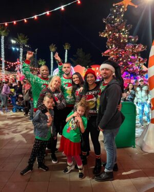 Kara Royster Instagram - Merry Grinchmas ✨❄️🎄💚