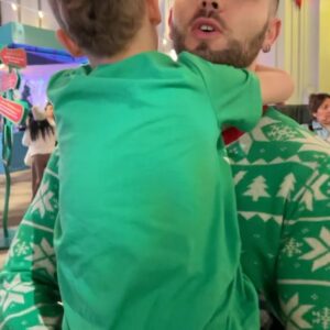 Kara Royster Instagram - Merry Grinchmas ✨❄️🎄💚