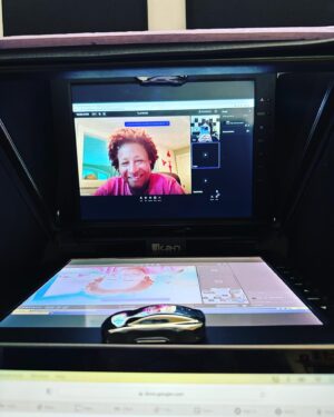 Kara Swisher Instagram - Did an amazing podcast with perhaps my fave comic, @iamwandasykes, that is really thoughtful on what is funny these days and how she made her new show for @netflix “I Am an Entertainer.” (You can listen to the interview if you click on the link in my bio.)