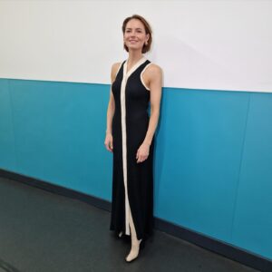 Kara Tointon Instagram - Today on @thismorning talking to the gorgeous @dermotoleary and @alisonhammond55 
about our show. @johnthomson2 
Second ep tonight @channel5_tv 
#TooGoodToBeTrue

Wearing 
Dress - @sandroparis
Earrings - @talis_chains
Styled - @kelvinbarron