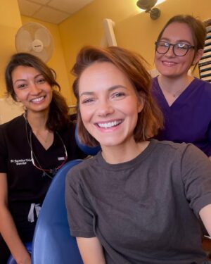 Kara Tointon Instagram - Coming up to about a quarter of the way through my #invisalign journey. Thanks to the incredible @linksdentalpractice and @drjas_tolat it’s very easy. Every Thursday I send the new images of my teeth via the pro box which fits onto my phone and they give me the “ok” to move onto my next tray (or not) which happened once due to leaving my tray somewhere and falling behind for a few days) 11 trays left 🤞🏻A good set of kashers on route. Can see a massive difference already.