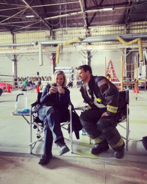 Kara Killmer Instagram - Who’s watching tonight’s episode?! @nbconechicago @wolfentertainment 📸 @hanakogreensmith