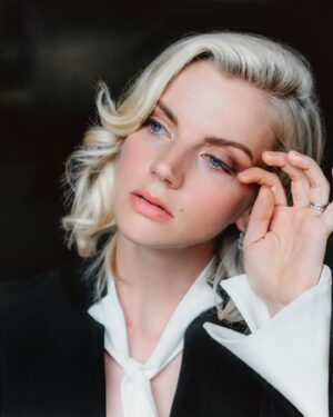 Kara Killmer Instagram - Shameless photo dump of some fun shots my man took after creatively turning the garage into a studio. 😂 Could be selling perfume or about to conduct an orchestra? 🤷‍♀️Thanks, boo.