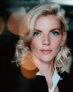 Kara Killmer Instagram - Shameless photo dump of some fun shots my man took after creatively turning the garage into a studio. 😂 Could be selling perfume or about to conduct an orchestra? 🤷‍♀️Thanks, boo.