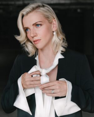 Kara Killmer Instagram - Shameless photo dump of some fun shots my man took after creatively turning the garage into a studio. 😂 Could be selling perfume or about to conduct an orchestra? 🤷‍♀️Thanks, boo.