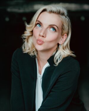 Kara Killmer Instagram - Shameless photo dump of some fun shots my man took after creatively turning the garage into a studio. 😂 Could be selling perfume or about to conduct an orchestra? 🤷‍♀️Thanks, boo.