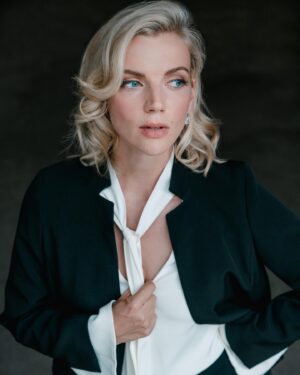 Kara Killmer Instagram - Shameless photo dump of some fun shots my man took after creatively turning the garage into a studio. 😂 Could be selling perfume or about to conduct an orchestra? 🤷‍♀️Thanks, boo.