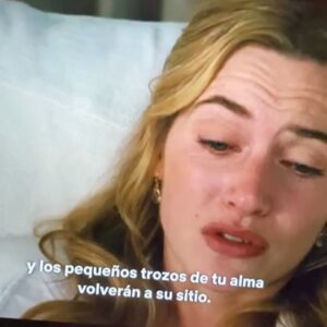 Karen Furlong Instagram - Hola 💫 
Desaparecí un ratito porque sin duda alguna este año ha sido duro para mi y para los míos…
Creo que en redes sociales siempre se habla y vemos lo bonito que “todo mundo lo pasa en estas fechas” y es muy lindo ver eso pero no todo es cierto … ¿Qué hay de los que no? ¿Qué hay de los que están en un hospital? ¿Qué hay de los que nos dejaron este año a tan solo unos días de terminarlo? De los que deben ir a trabajar por que “the show must go on” aunque no tengan nada de ganas de levantarse, y de que estás fechas casi se convierten en una presión de que deben de ser de muuucha felicidad…
 
Hoy pienso mucho en todo eso porque nunca antes había tenido la necesidad de hacerlo y hoy abrazo a todos aquellos que en estos días, no necesariamente tienen felices fiestas 
Muchas cosas no están en nuestras manos… pero con todo lo que ha pasado pienso que empezar un nuevo año puede ser un buen momento para renovarnos, reflexionar y hacer lo que si esté de nuestro lado para estar en un lugar mejor y tener fe de que vendrán cosas mejores. 
 
Abracen muy fuerte a la gente que quieren 🙏🏼💞 Yo los abrazo fuerte a ustedes también y deseo mucho amor y salud en sus vidas 

PD: obviamente amo ver a la gente feliz en estas fechas, solo que no es la realidad de todo mundo y si tú estás pasando por un momento difícil, permítete estar ahí y no te presiones por lo que ves en redes … ni por esa sonrisa que no necesariamente es cierta 
Tqm 💫