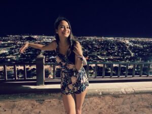 Karen Furlong Instagram - Deseo que este año tengamos muchos viajecitos bonitos. En donde sonrías con los ojos, uses menos filtros, te ames más y aprendas muchas cosas nuevas ♥️ Les mando muchos besos