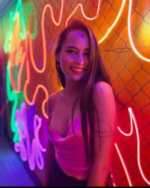 Karen Furlong Instagram - Fotitos de la semana pasada en un evento padriurix y de mucho color💓  Gracias a mi team @bookagencymx …. Y cómo soy libra pues claramente no supe qué foto subir y ni modo, se suben casi todas 🤷🏻‍♀️ #nofilter #fosfo