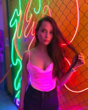 Karen Furlong Instagram - Fotitos de la semana pasada en un evento padriurix y de mucho color💓  Gracias a mi team @bookagencymx …. Y cómo soy libra pues claramente no supe qué foto subir y ni modo, se suben casi todas 🤷🏻‍♀️ #nofilter #fosfo