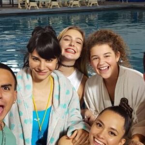 Karen Furlong Instagram - A 7 años del estreno de @nomanchesfrida 1, les comparto este detrás de cámaras de cuando la grabamos en el 2015 🤍😱
Muchas cosas han cambiado desde entonces pero no mi amor y admiración por toda la gente con la que compartí 

Que bien la pasamos ♥️🎥 
Han venido más proyectos pero NMF y toda su gente, tienen un lugar muy especial en mi corazón 🫶🏻 Gracias siempre  Sólo me deja etiquetar 20 personas pero gracias de corazón a todos los involucrados
Edward, Nacho,  ehecatl, Rous, Kari y todos los demás, gracias!! ♥️🙌🏼