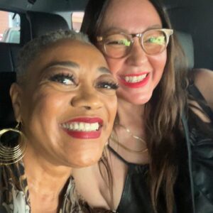 Karen Robinson Instagram - Honestly, some days are just better than others. #canadianscreenawards #schittscreek #reunion #catherineohara #canadianicon 

💃🏽 @bananarepublic 
👢 @zara 
💫with especial thanks to @lifeofmanek 💫

Earrings @tribalrhythmvintage 
Hairstyling @ana_sorys 

💇🏽 @plotztwist 
💋 @luckymakeup 
📸 @georgepimentel1 @luckymakeup et moi!