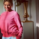 Karen Damen Instagram - Ook verliefd op deze trui? Swipe dan naar links en breng ons dit weekend een bezoekje! 😃 @kristinaknitwear @kirsten_damen_prive @kirstendamen71