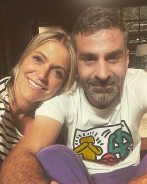 Karen Damen Instagram - Wij zijn nog láng niet moe! 🫣#zjefenvanessa @vtmfamilie @janvandenbosch