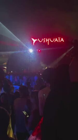 Karen Damen Instagram - Effe live van uit @ushuaiaibiza 🤪🎉