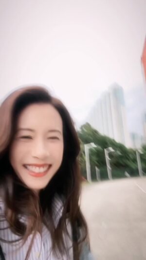 Karen Mok Man-Wai Instagram - 大家開始練歌啦 #盛夏的果實 #清唱  Warming up for something special! 😉  #somethingbig #big  #莫文蔚   #KarenMOK