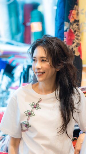 Karen Mok Man-Wai Instagram - Hanging out with 周迅 & 阿雅  at my home base - Hong Kong ❤️ 
Watch《很高興認識你》from 20 June 2024, every Thurs , 12.00pm on Douyin.  #homebase #memories #hongkong #香港 #很高興認識你  #抖音  #莫文蔚   #KarenMOK   👚: @yimingoriental