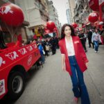Karen Mok Man-Wai Instagram - 情與義 值千金🤝 今日嚟咗 @cocacolahk 《食神》嚐聚滋味館，火雞姐嘅感覺返哂嚟，個人仲自信咗、大隻咗⋯講笑啫！ 多謝 @cocacolahk 同 @hingkeehk 今次重現咗咁多經典 《食神》場景，唔單止有得試限定黯然銷魂飯，仲有得VR打牛丸乒乓波，啲回憶真係返晒嚟～ 你都快啲過嚟廟街嘅可口可樂® 《食神》嚐聚滋味館，一齊嚐盡情與義滋味啦！開到 3 月 10 號咋～ #CocaColaHK #可口可樂 #RecipeForMagic #Foodmarks #人情滋味 #嚐聚在一起 #情與義 #可口可樂食神嚐聚滋味館