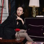 Karen Mok Man-Wai Instagram - French Chic🌹 👗 @shiatzychen 📸 @ffflyy2 💇‍♀️💄@jingyi_hmua #ShiatzyChen #AW2425 #PFW #PFW24 #莫文蔚 #KarenMOK