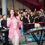 Karen Mok Man-Wai Instagram - 《豹變》首唱 with The Masters! @terrychan808 @araiz @jamesjhl & @lawrencekumusic  Great times! 🎉  Check out my new toy - the electric Guzheng! Karen:  👗: @tomford ⛓️: @boucheron   👠: @rogervivier 💇‍♀️: @carrcheng 💄: @lingchan_makeup 📸: @janshenphoto Styling by @alvingoh The Masters: @lanecrawford #古箏 #flashmob #豹變#somethingbig #thebigbigshow #themasters #鳥巢  #莫文蔚 #KarenMOK