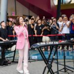 Karen Mok Man-Wai Instagram - 《豹變》首唱 with The Masters! @terrychan808 @araiz @jamesjhl & @lawrencekumusic  Great times! 🎉  Check out my new toy - the electric Guzheng! Karen:  👗: @tomford ⛓️: @boucheron   👠: @rogervivier 💇‍♀️: @carrcheng 💄: @lingchan_makeup 📸: @janshenphoto Styling by @alvingoh The Masters: @lanecrawford #古箏 #flashmob #豹變#somethingbig #thebigbigshow #themasters #鳥巢  #莫文蔚 #KarenMOK
