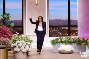 Karen Pittman Instagram - Had the best time on @jenniferhudsonshow ❤️ Watch TODAY 12 pm PT/3 pm ET ❤️ #thejenniferhudsonshow