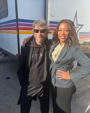 Karen Pittman Instagram - All things @themorningshow season 3 ❤️ #miajordan 
Love to the fans! 
@pppiccioli 
@nikkibeharie 
@selinafillinger 
@markduplass 
And #deltaairlines ☺️ @delta