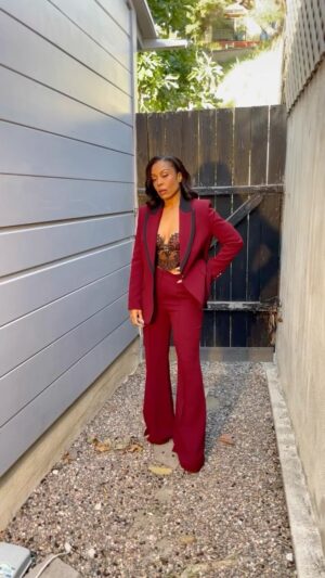 Karen Pittman Instagram - 🍎🏆❤️ @themorningshow 

@marciahamilton 
@seanharrismakeup 
@patriciablack 
@albrightfashionlibrary 
@eliesaabworld 
@gucci