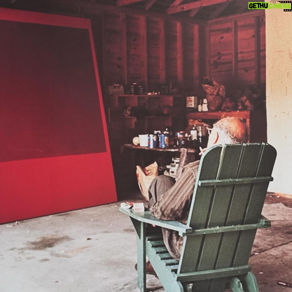 Karena Lam Kar-Yan Instagram - Rothko用情緒來畫作 一直被誤解，觀眾說看他的畫作帶來心的平靜…Rothko會說，「不！我在用我的怒，我的情緒，慾望，恐懼在畫作！」 一個接一個更大的畫作使你immerse進畫作中完全是一個體驗。 @fondationlv #MarkRothko #Paris