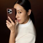 Karena Lam Kar-Yan Instagram – my essentials:
Ceramics, movie & @casetify_hk Ripple Case🤎 

The extension of my True Self.

#EssentialsbyCASETiFY
#CASETiFYHK