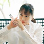 Karena Lam Kar-Yan Instagram - 最近回歸陶室，靜養心靈，專心陶土，為6月台北首個個展作最後衝刺。 除了心靈，我的肌膚也需要溫柔的呵護，分享我愛用的combo - Dior玫瑰花蜜活養再生精華油和玫瑰花蜜活顏再生乳霜 ，喜歡它們採用天然成分配方，內含完全不使用化學肥料或農藥所培植的格蘭玫瑰萃取，塗抹時會有淡淡的天然玫瑰花香，放鬆身心同時讓我的肌膚瞬間更緊緻和飽滿。 不論在家或是出國工作我都會帶著它們，這種內外都煥然一新的感覺，就像今天的陽光一樣﹐剛剛好 :) @DiorBeauty #DiorPrestige #DiorSkincare #RoseDeGranville #DiorBeautyLovers