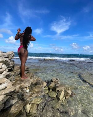 Karent Hinestroza Instagram - Desde San Andrés & Providencia, deseo que estén disfrutando, descansando y celebrando la vida. 

Pá destacar: La humanidad de los sanandresanos, son un gran ejemplo para el resto del país. Gracias. #Raizal 🙌🏽 💚💛🙌🏽 Grateful. #SanAdrésyProvidencia #colombiancaribbean

Amor para todos, y muchas alegrías para el 2024 💃🏽🤍. Love you all. ❤️❤️