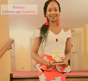 Karent Hinestroza Instagram - Hay profesiones que sólo se pueden escoger desde la pasión, porque desde el simple gusto no se sostienen. La actuación es una de ellas. Actuar y mantenerse es un trabajo constante y una necesidad urgente de transformarse, mejorar, aprender, ensayar, ser valiente y volverlo a intentar. Pese a los bajones, tristezas y hasta depresiones, siempre confiar. Las sorpresas no paran de llegar. 🤎

#Gracias 

Un artista es un trabajador ! 

Multi-Award Winning Actress. 

#PremioIndiaCatalina 
#PremioMacondodeCine 
#PremioGuachupedeOro 
#PremioLíderesqueInnovan 
#Afrocolombiana2018
#ActrizAfrodeladécada #2019 
#TrinidadandTobagoFilmFestival 
#Teatro #Cine #Tv #ColombianActress 
#MultiAwardWinningActress #Actriz