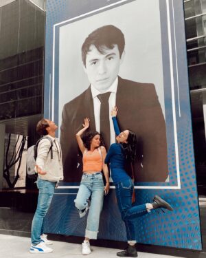 Kariam Castro Instagram - Todos queríamos foto siempre con @luiscurieel gigante.😂♥️ @netflixlat