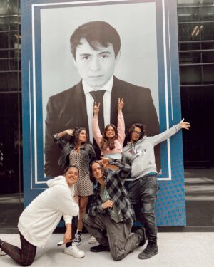 Kariam Castro Instagram - Todos queríamos foto siempre con @luiscurieel gigante.😂♥️ @netflixlat