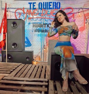 Kariam Castro Instagram - Ayer en el estreno de Te Quiero Y Me Duele que ya está disponible por @hbomaxmx 💥💥💥

Que bomba de serie, felicidades!!! @luiscurieel @niicohaza @twicebern puro talento.❤️