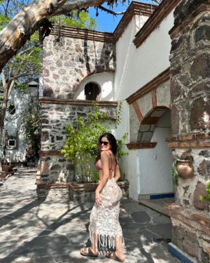 Kariam Castro Instagram - No rain, no flowers.🌺