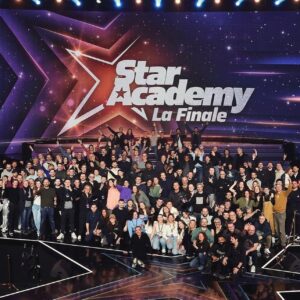 Karima Charni Instagram - Le château de la Star Academy a refermé ses portes il y a une semaine…
14 primes. 90 quotidiennes et un documentaire à découvrir aujourd’hui à 16h10 sur @tf1 🤍 
J’ai vécu 3 mois, 7/7 au rythme des élèves avec de formidables équipes: 

Bravo et merci à toutes les équipes d’ @endemolfr @dmls_tv et @tf1 🙏🏽🎈

Merci @jeanlouistv @mathieuvergne @aprikian_ara @rmfaur @solegoff pour votre confiance et votre présence (pour certains depuis 20 ans 😊💫)

Merci à toutes les équipes du prime et du château, mes indispensables @mariiiecl Olivia B @clothildeerreip @paulineconseil , Jojo le roi du château @johan_sch64 et tout ceux que je ne peux citer❤️ ! Ma @valerie_knokke les réalisateurs @tristancarne @franckbroqua 💫 A nos fées @jeannecollin @lauralliche @mymy_assor 🧚🏽‍♀️😘 Merci @stephanejarny @marikaprochet Gaëlle @angelorecchia et tous les danseurs (@scarlett.avedikian 🔥😘) de nous avoir fait rêver avec tous ces sublimes tableaux chaque semaine! 🎊❤️🙏🏽
Merci à la team com @emiliebud @justine_dubourg @romufer Estelle @maycarcabal @sophieverloovedanis quel bonheur de vous avoir a mes côtés! Merci 🙏🏽❤️ 
Bravo aux équipes du digital @cecilechlous @staracademytf1 @tf1plus vous êtes merveilleux 🎊 et bien sûr mon moulay et Jonaz ma team du bus 🚌❤️

Merci au corps professoral! C’était tellement bien! Vous êtes de belles (mais folles personnes 😂) Merci pour les rires 🎈❤️💫 @michael.mmcgold @adelinetoniutti @cecilechaduteau @benjelloun_malika @pierredebrauer @coachjoe.paris et les magiciennes @luciebernardoni @marleneschaff 💕

@nikosaliagas … Tu sais 💙🧿

De nos chauffeurs de salle @remyxrems @_ericmendes à la team secu, @azureminierdebrach aux régisseurs Merci 🙏🏽🫶🏽

Merci à vous,au public! Merci d’avoir fait de cette saison un rêve éveillé pour les élèves mais également pour nous ✨❤️🙏🏽

#StarAcademy #TF1 #PopCulture