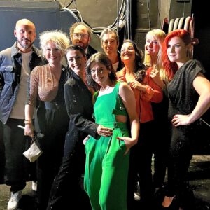 Karima Charni Instagram - Le château de la Star Academy a refermé ses portes il y a une semaine…
14 primes. 90 quotidiennes et un documentaire à découvrir aujourd’hui à 16h10 sur @tf1 🤍 
J’ai vécu 3 mois, 7/7 au rythme des élèves avec de formidables équipes: 

Bravo et merci à toutes les équipes d’ @endemolfr @dmls_tv et @tf1 🙏🏽🎈

Merci @jeanlouistv @mathieuvergne @aprikian_ara @rmfaur @solegoff pour votre confiance et votre présence (pour certains depuis 20 ans 😊💫)

Merci à toutes les équipes du prime et du château, mes indispensables @mariiiecl Olivia B @clothildeerreip @paulineconseil , Jojo le roi du château @johan_sch64 et tout ceux que je ne peux citer❤️ ! Ma @valerie_knokke les réalisateurs @tristancarne @franckbroqua 💫 A nos fées @jeannecollin @lauralliche @mymy_assor 🧚🏽‍♀️😘 Merci @stephanejarny @marikaprochet Gaëlle @angelorecchia et tous les danseurs (@scarlett.avedikian 🔥😘) de nous avoir fait rêver avec tous ces sublimes tableaux chaque semaine! 🎊❤️🙏🏽
Merci à la team com @emiliebud @justine_dubourg @romufer Estelle @maycarcabal @sophieverloovedanis quel bonheur de vous avoir a mes côtés! Merci 🙏🏽❤️ 
Bravo aux équipes du digital @cecilechlous @staracademytf1 @tf1plus vous êtes merveilleux 🎊 et bien sûr mon moulay et Jonaz ma team du bus 🚌❤️

Merci au corps professoral! C’était tellement bien! Vous êtes de belles (mais folles personnes 😂) Merci pour les rires 🎈❤️💫 @michael.mmcgold @adelinetoniutti @cecilechaduteau @benjelloun_malika @pierredebrauer @coachjoe.paris et les magiciennes @luciebernardoni @marleneschaff 💕

@nikosaliagas … Tu sais 💙🧿

De nos chauffeurs de salle @remyxrems @_ericmendes à la team secu, @azureminierdebrach aux régisseurs Merci 🙏🏽🫶🏽

Merci à vous,au public! Merci d’avoir fait de cette saison un rêve éveillé pour les élèves mais également pour nous ✨❤️🙏🏽

#StarAcademy #TF1 #PopCulture