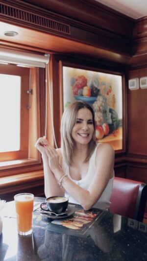 Karina Calmet Instagram - 🌸Todos son mi nombre🌸 soy Karina, soy mamá, soy todos mis personajes y mi reinado👑
Tengo muchos nombres, encantada en conocerlos 🤗

¿Qué otro nombre crees que tengo? 🤔

#mujer #actriz #belleza #talento #karinacalmet #isabella #missperu #mama #reina #femenina
