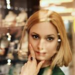 Karina Mishulina Instagram - ✔Драгоценности - это всегда магия! 💎 ⠀ Особенно меня завораживают камни насыщенных и ярких цветов - рубины, изумруды, сапфиры. ⠀ На мне - кольцо с рубинами от настоящих мастеров ювелирного искусства - @maxim_demidov_official. ⠀ 💍Совсем скоро нас ждут новогодние праздники, а значит, время подумать о драгоценных подарках для самых драгоценных людей. 😉 ⠀ Пишите в комментариях, какие ваши любимые драгоценные камни? ✨