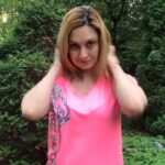 Karina Mishulina Instagram - ✔ Спасибо @mishulinapolina, приучает меня к трендам! Так глядишь и до тик-тока дойду😂 ⠀ Всем хороших выходных! ⠀ А вы заметили во мне изменения в ролике?